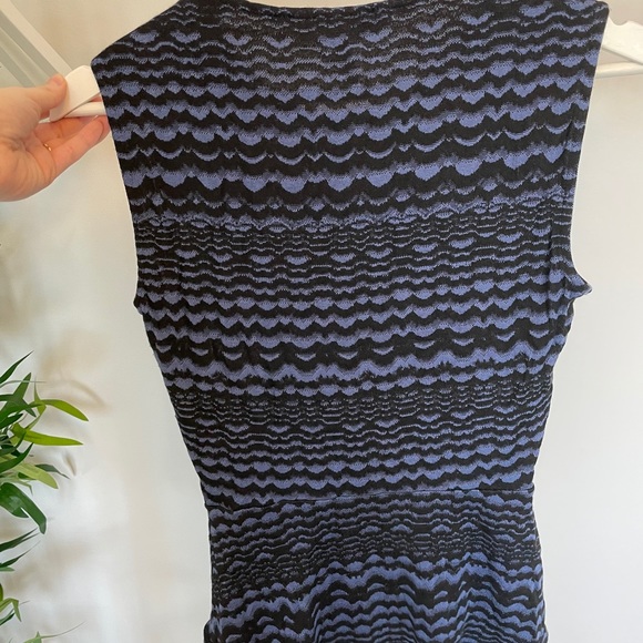 BCBG Blue patterned peplum knit tank - Picture 3 of 4